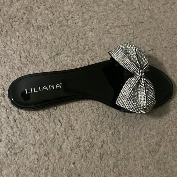 NWOT Black sole and Silver Studded Bow Liliana Sandals, size 9 - Picture 3 of 5